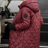 Amber | Casaco Elegante de Plumas com Capuz