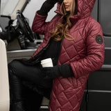 Amber | Casaco Elegante de Plumas com Capuz