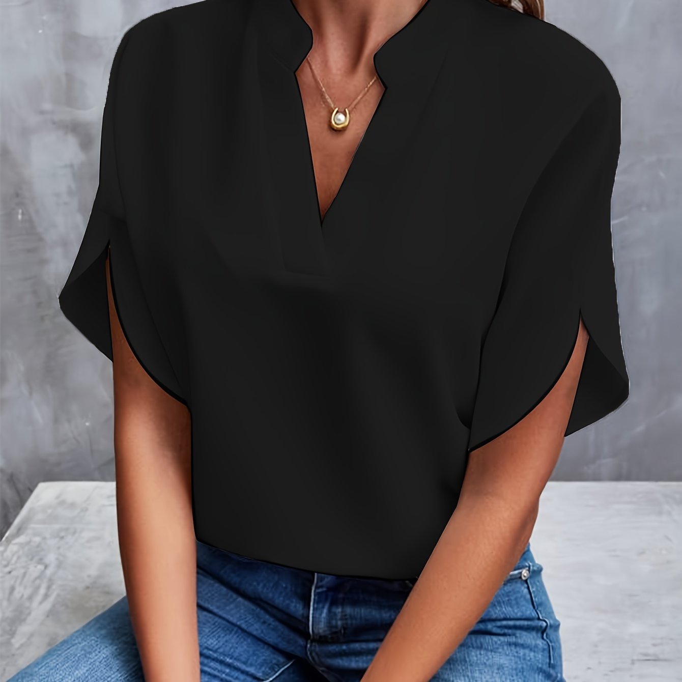 Mieke™ | Blusa Simples com Decote em V