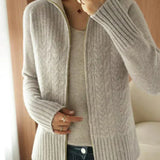 Mila - Pullover de malha cor pêssego com fecho e decote em V